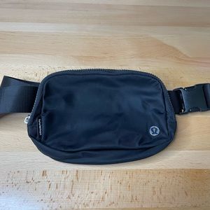 LuluLemon Everywhere Belt Bag